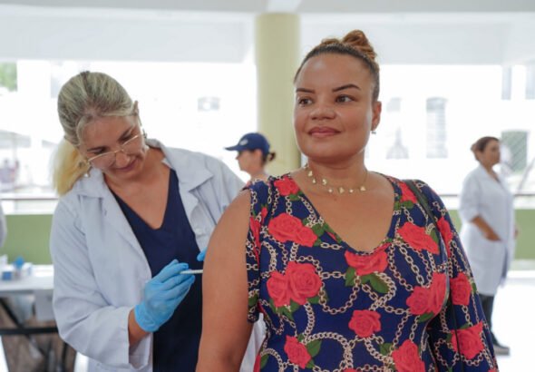 foto-mulher-vacina-dengue