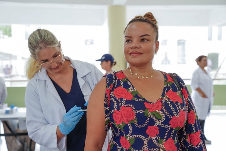 foto-mulher-vacina-dengue